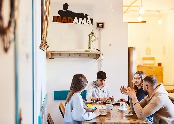 Madama Hostel & Bistrot